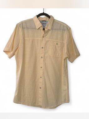 Izod Men's Short Sleeve Preppy  Button-Down Shirt in Pale Yellow